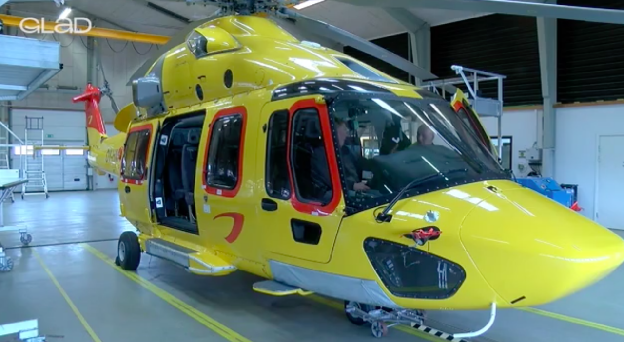 Kim Moslund har altid drømt om at flyve helikopter. Nu får han lov ti lat komme op i en helikoptersimulator.