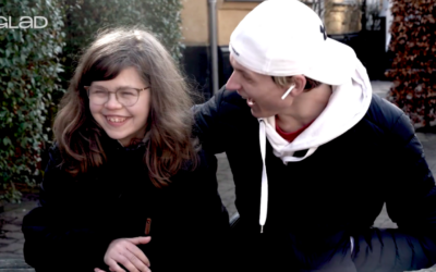 På kyssebænken med Oliver og Maggie