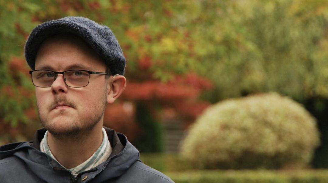 Mathias har skrevet en klumme om at miste sin mormor, og hvordan bedsteforældre er en gave for mennesker med særlige udfordringer.