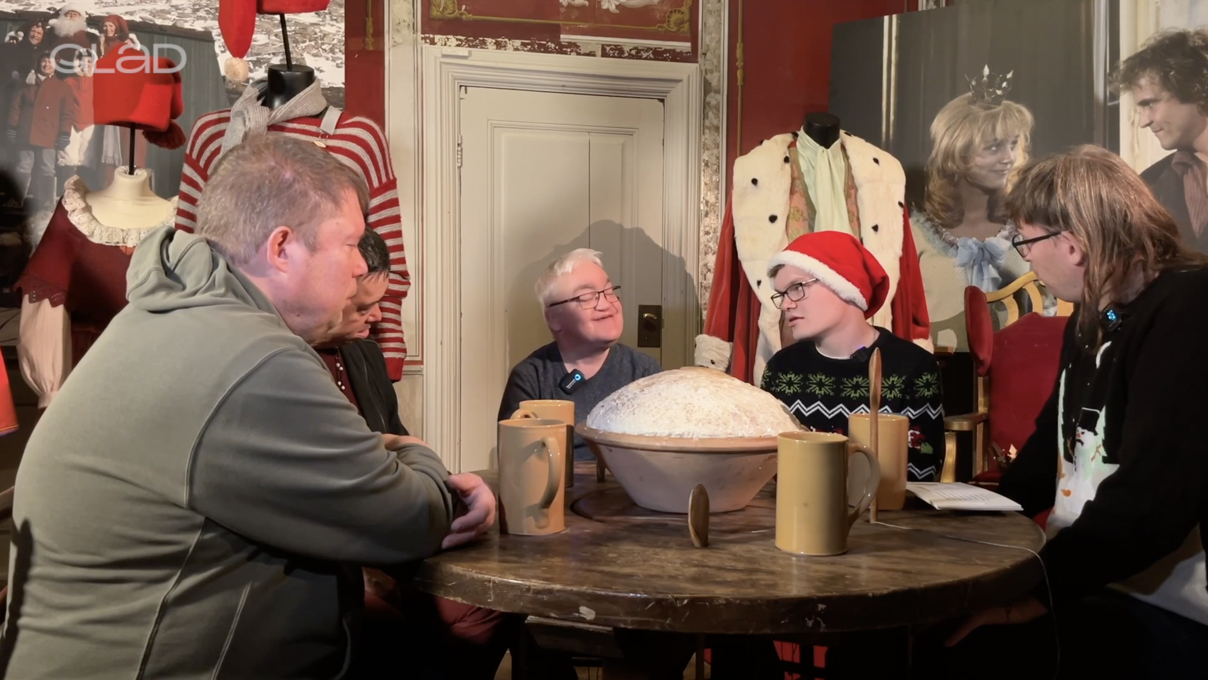 VERDEN I FØLGE GLAD: JULESANG