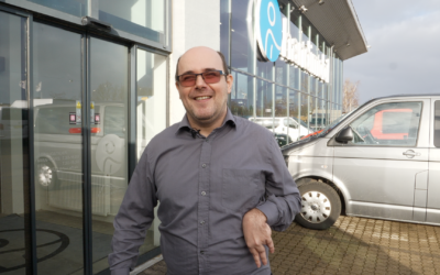 GLAD NEWS UNDERSØGER: Kan Amir få en bil?