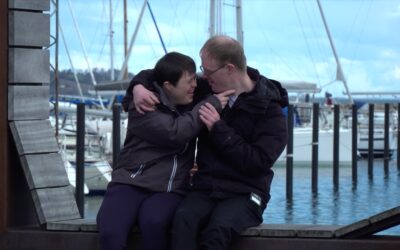 ELISA OG JONAS ER GODE TIL AT VÆRE KÆRESTER