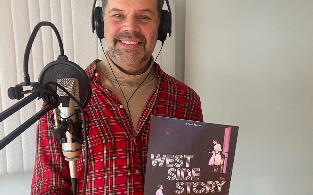West Side Story havde første gang premiere på Broadway i 1957 og er siden da blevet sat op et utal af gange over hele verden. Lyt med, når Lars Halby fra Det Kgl.Teater fortæller om musicalen.