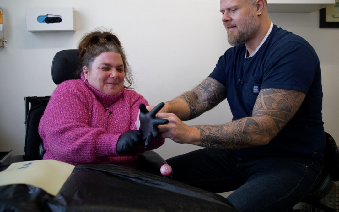 VERDEN IFØLGE GLAD: Status, tattoos og fut fut