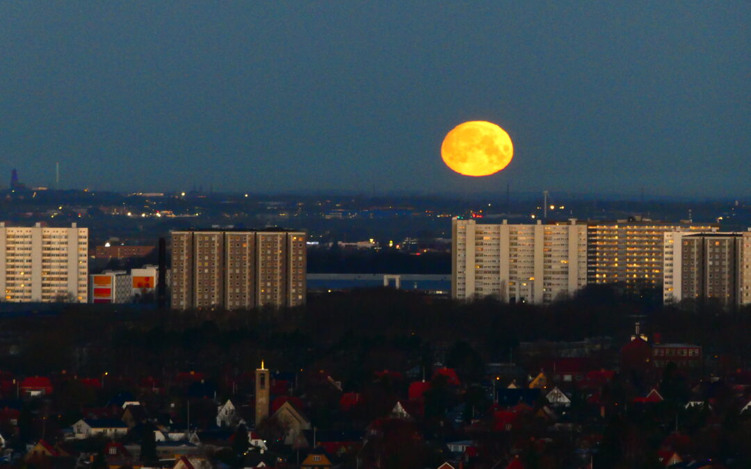 PÅSKEæg PÅ himlen. hvad mon der gemmer sig i den