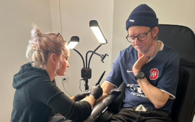 Hand-poked tattoo og tarotkort